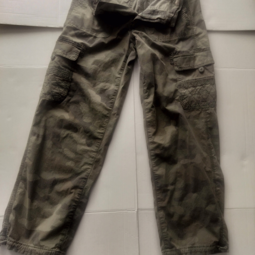 Women's American Eagle Camouflage Cargo Pants